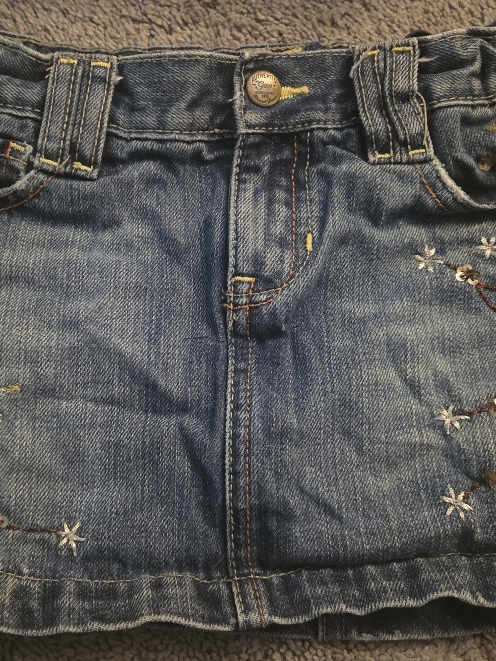 GAP brand, Blue Denim, Toddler jean skort with Floral Embroidery, Size 4